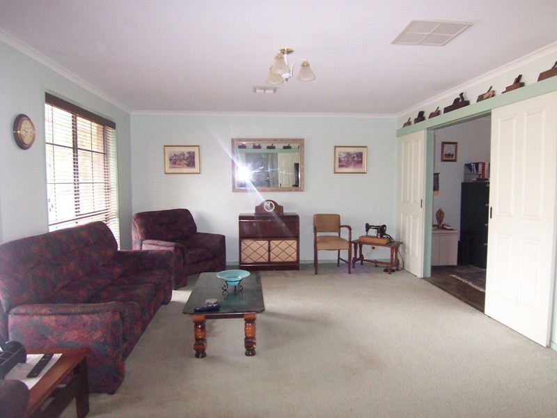 33 Gallway Drive, Eaglehawk VIC 3556