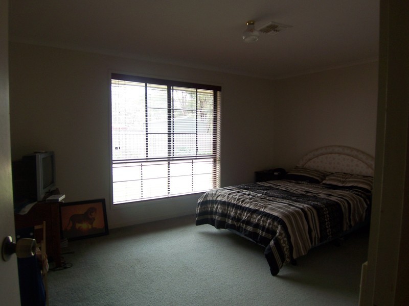 33 Gallway Drive, Eaglehawk VIC 3556