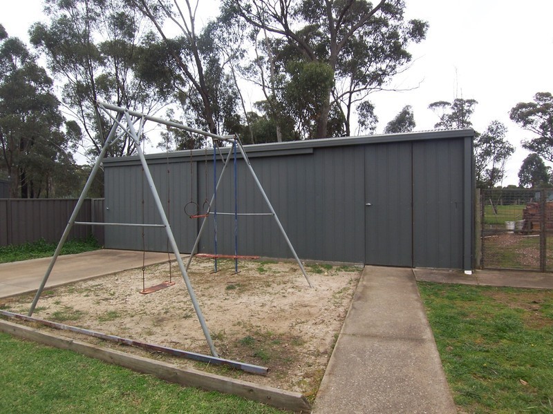 33 Gallway Drive, Eaglehawk VIC 3556