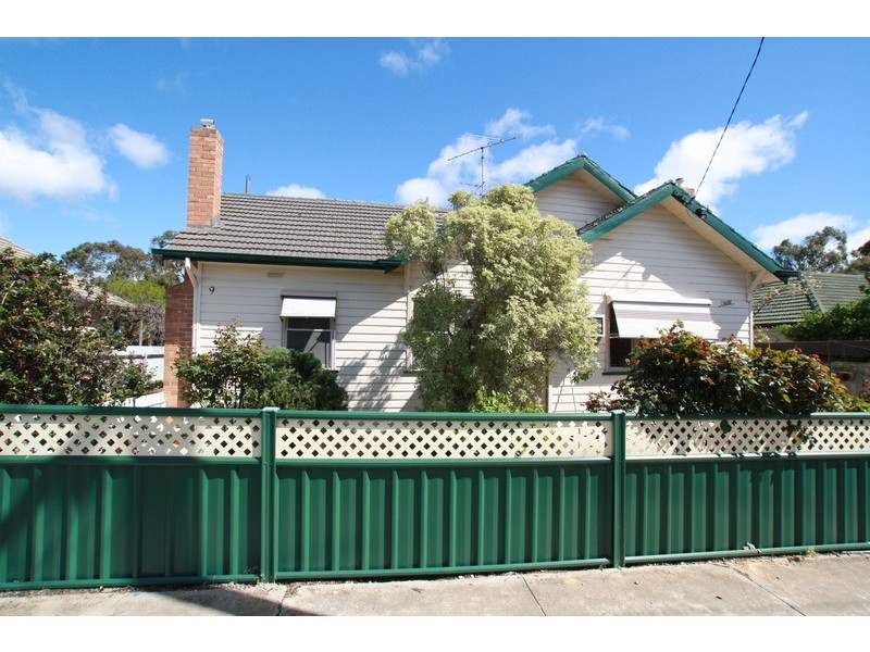 9 Royal Avenue, Flora Hill VIC 3550