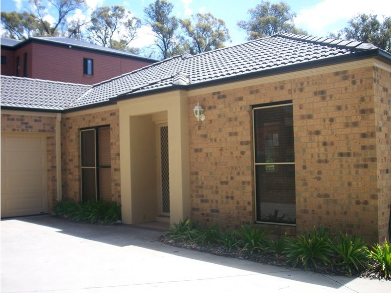 1/2 Greenwood Drive, Kennington VIC 3550