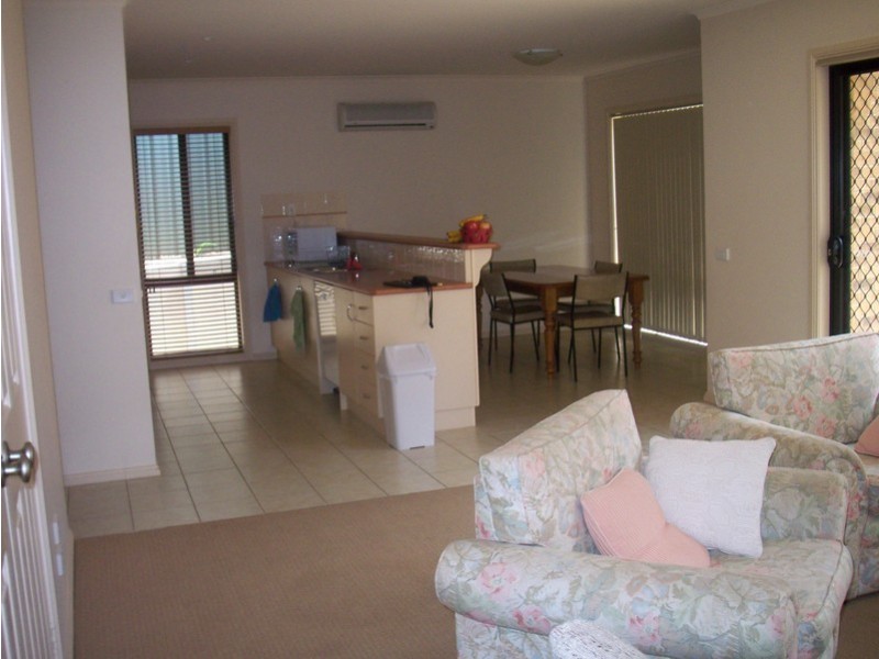 1/2 Greenwood Drive, Kennington VIC 3550