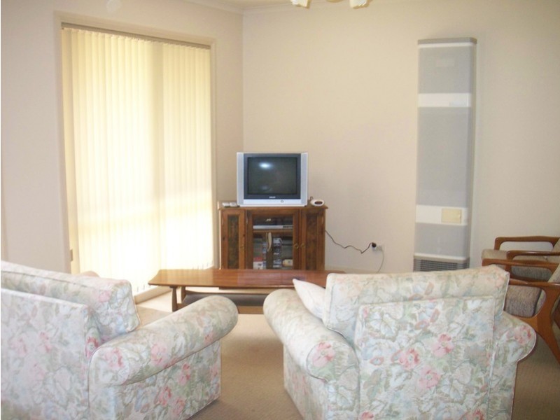 1/2 Greenwood Drive, Kennington VIC 3550