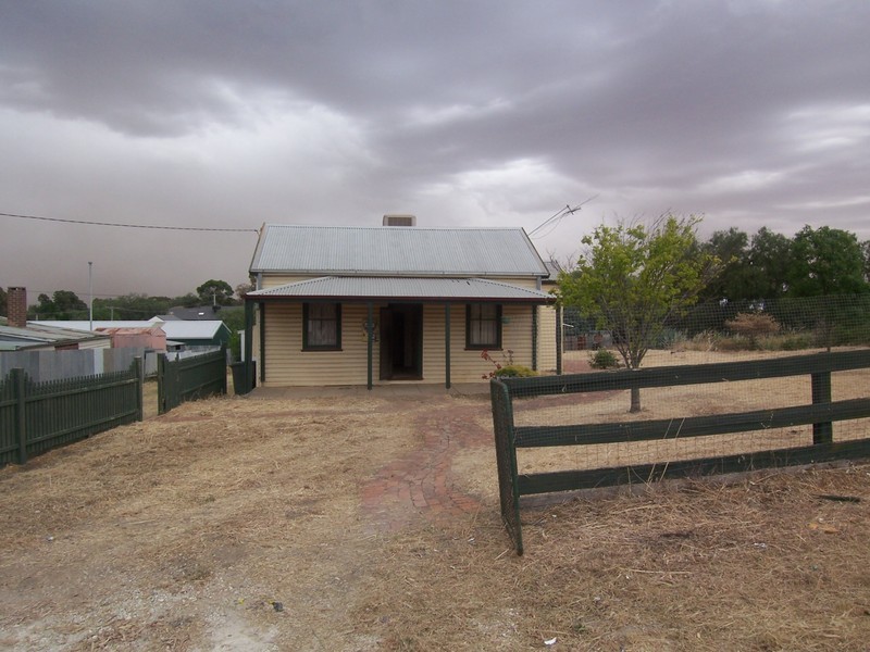 8 Honeysuckle Street, Eaglehawk VIC 3556