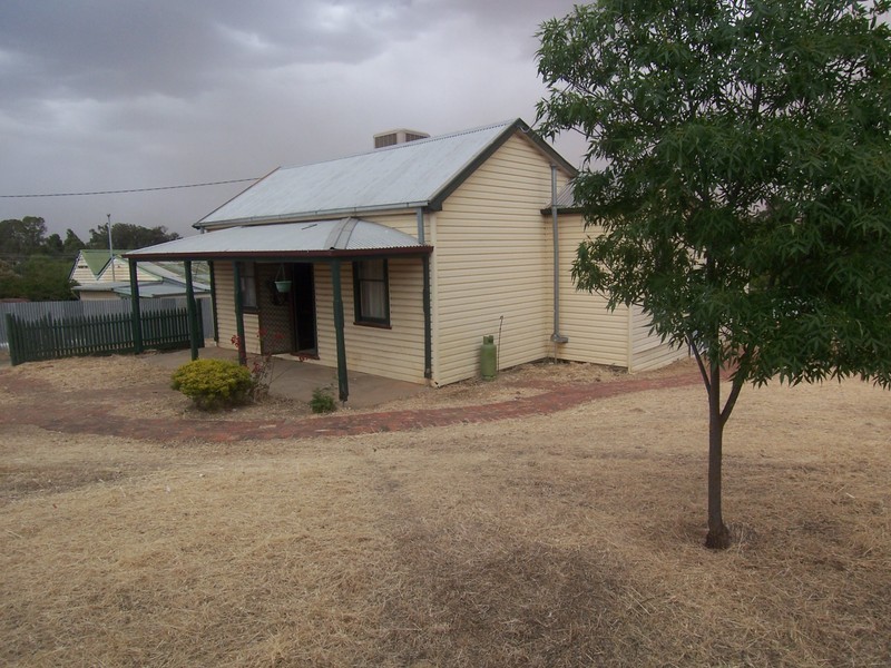 8 Honeysuckle Street, Eaglehawk VIC 3556