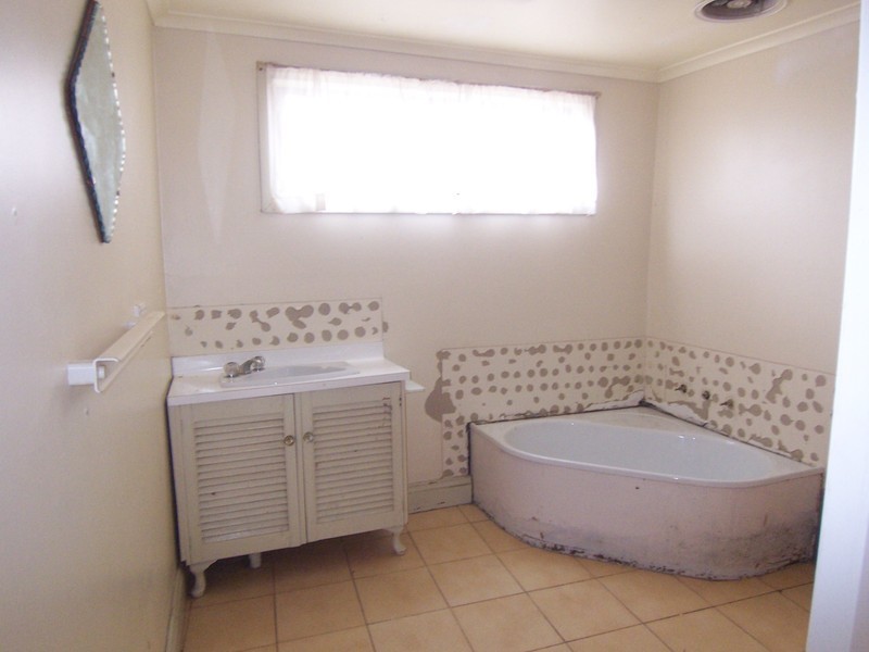 8 Honeysuckle Street, Eaglehawk VIC 3556