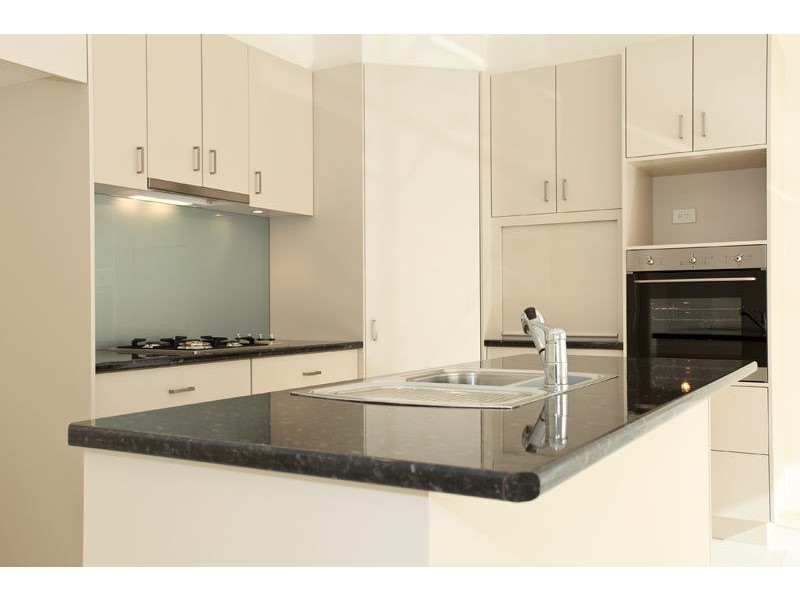 1/10 Neale Street, Kennington VIC 3550