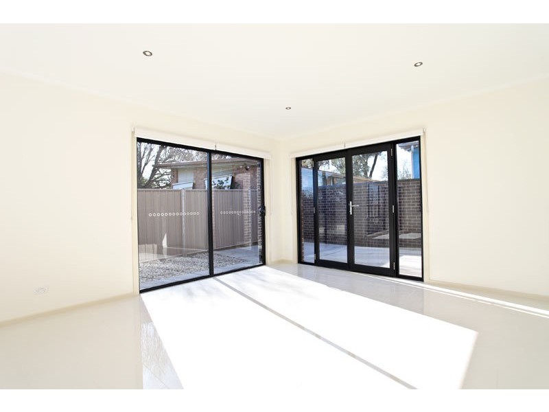 1/10 Neale Street, Kennington VIC 3550