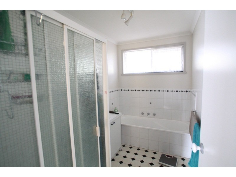 2/24 Retreat Road, Flora Hill VIC 3550