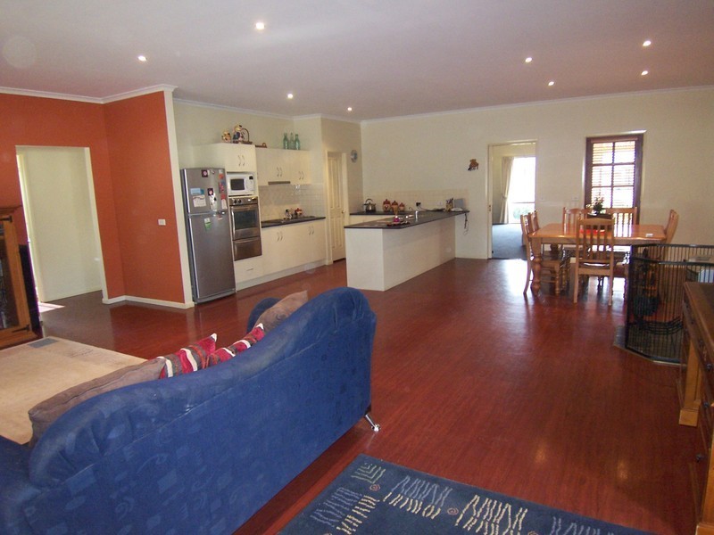 25 Marcus Court, Maiden Gully VIC 3551