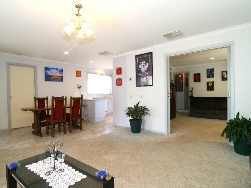 6 Pauline Crt, Kangaroo Flat VIC 3555