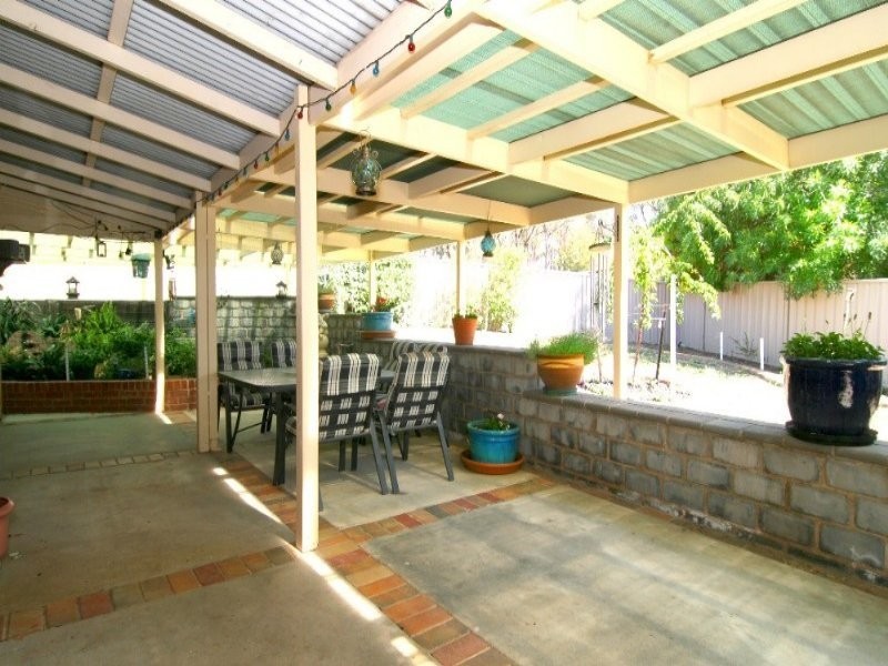 6 Pauline Crt, Kangaroo Flat VIC 3555