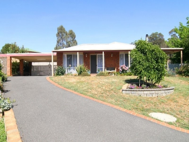 6 Pauline Crt, Kangaroo Flat VIC 3555
