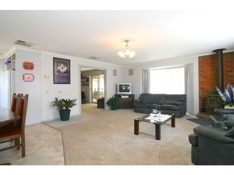 6 Pauline Court, Kangaroo Flat VIC 3555