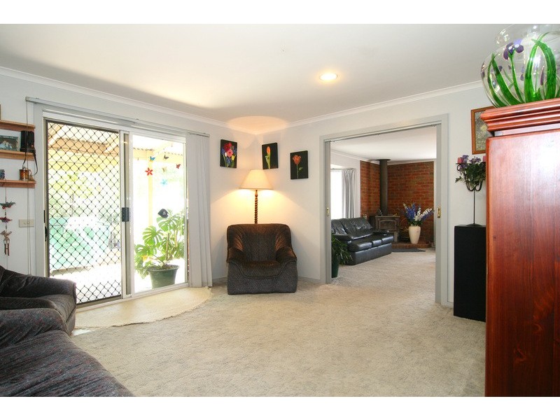 6 Pauline Court, Kangaroo Flat VIC 3555