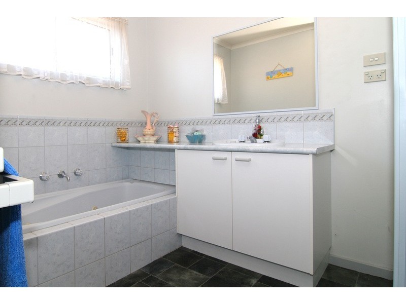 6 Pauline Court, Kangaroo Flat VIC 3555