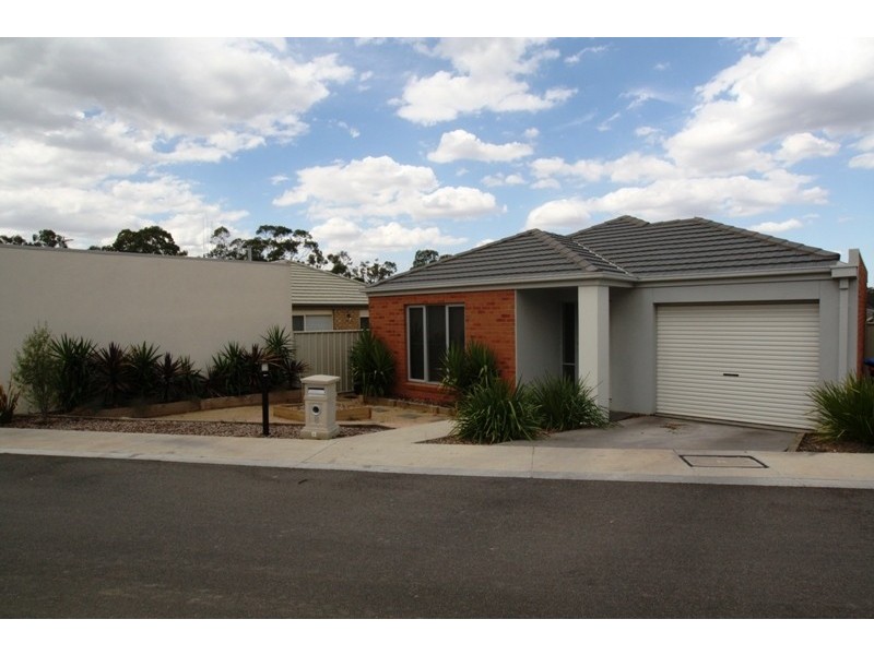 8 Mias Way, Epsom VIC 3551