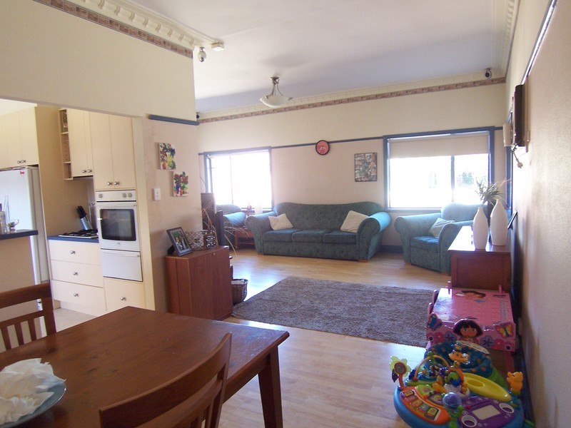 8 Margaret Crescent, Flora Hill VIC 3550