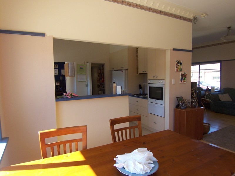 8 Margaret Crescent, Flora Hill VIC 3550