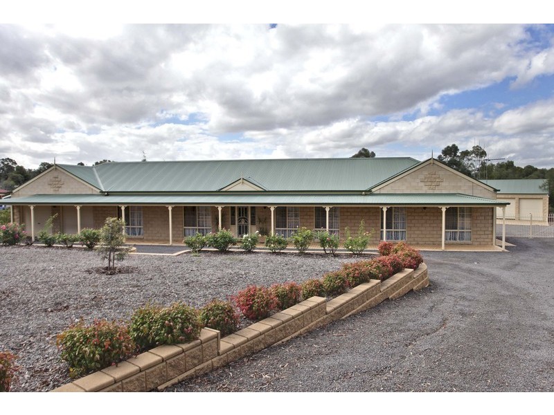 12 Timbertop Rise, Maiden Gully VIC 3551