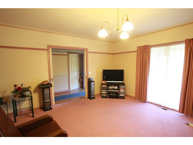 8 Sherman Crescent, Spring Gully VIC 3550