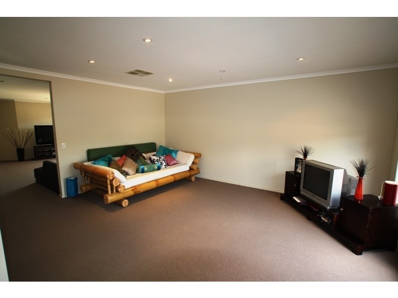 26 Cooba Drive, Epsom VIC 3551