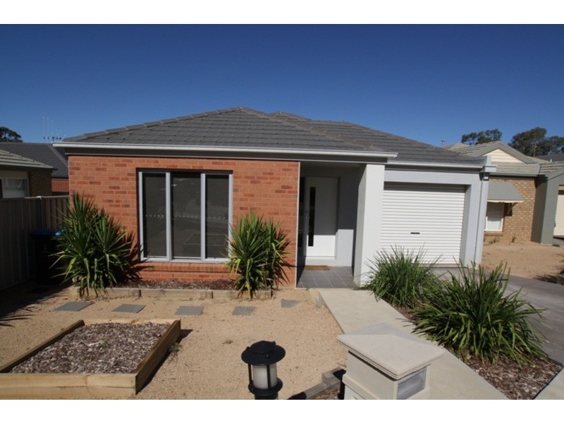 8 Mias Way, Epsom VIC 3551