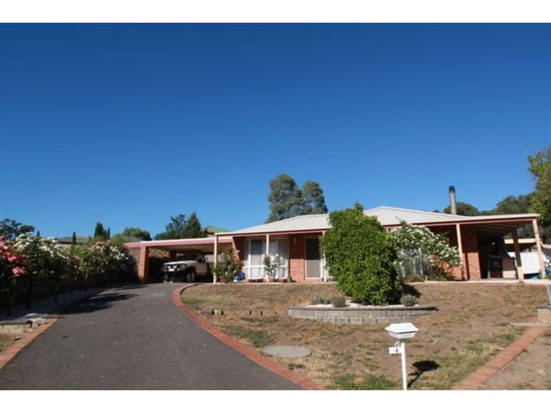 6 Pauline Crt, Kangaroo Flat VIC 3555