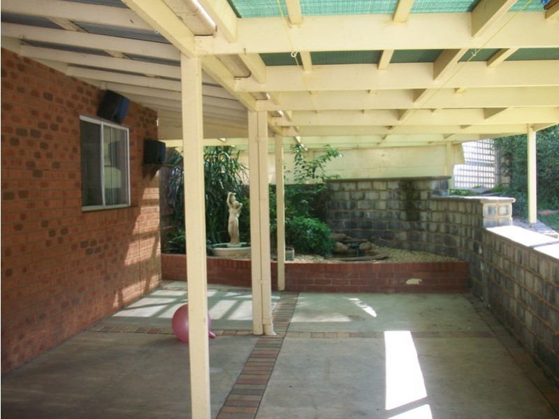 6 Pauline Crt, Kangaroo Flat VIC 3555