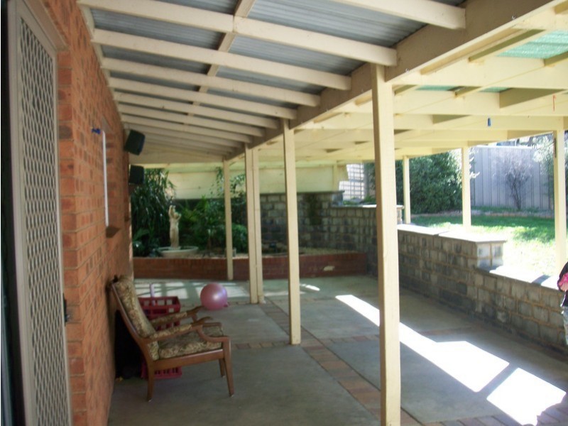 6 Pauline Crt, Kangaroo Flat VIC 3555