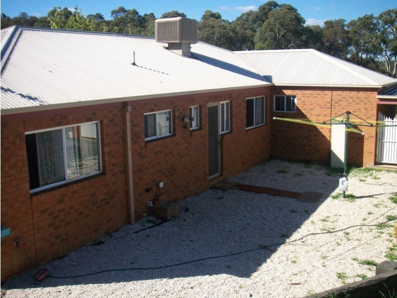 6 Pauline Crt, Kangaroo Flat VIC 3555