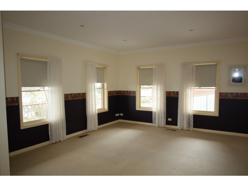 2/9 Derby Grove, Flora Hill VIC 3550