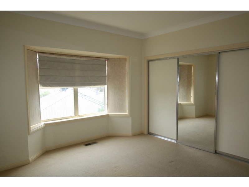 2/9 Derby Grove, Flora Hill VIC 3550