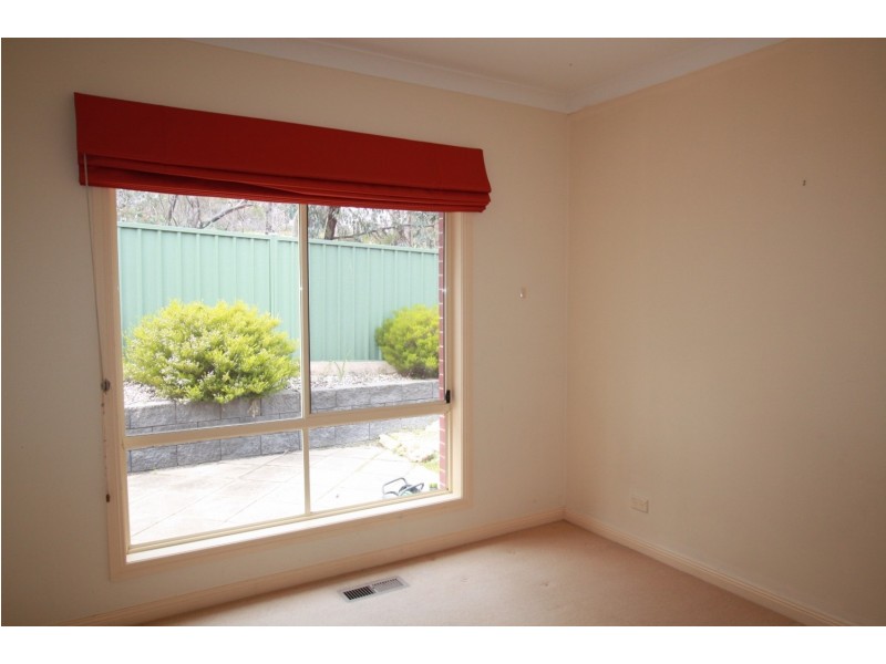 2/9 Derby Grove, Flora Hill VIC 3550