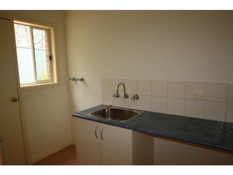 2/9 Derby Grove, Flora Hill VIC 3550