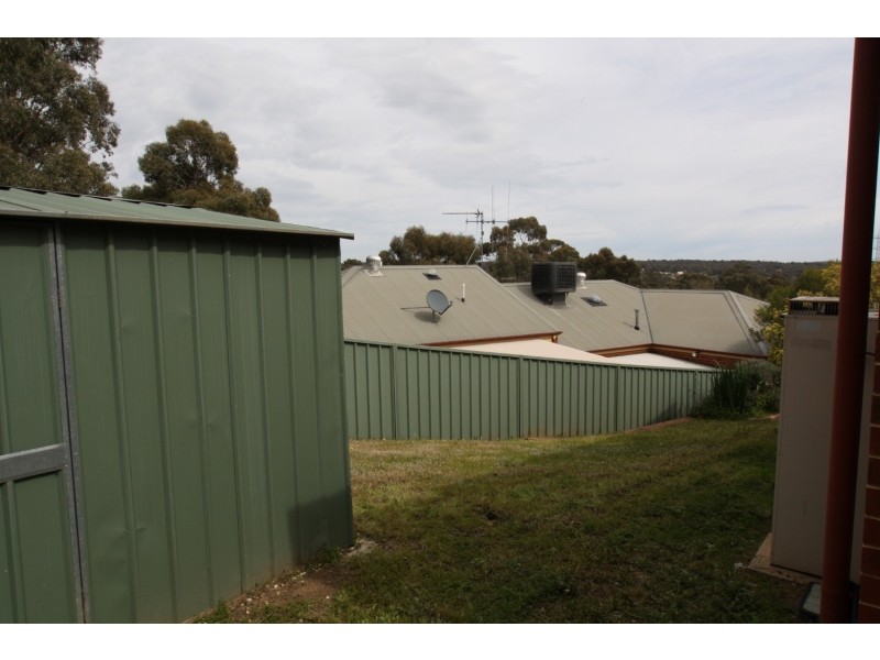 2/9 Derby Grove, Flora Hill VIC 3550