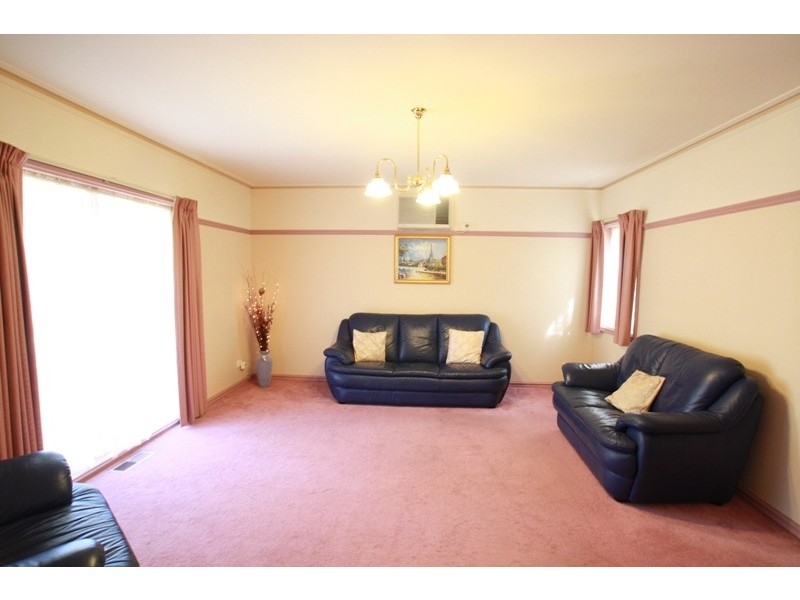 8 Sherman Crescent, Spring Gully VIC 3550