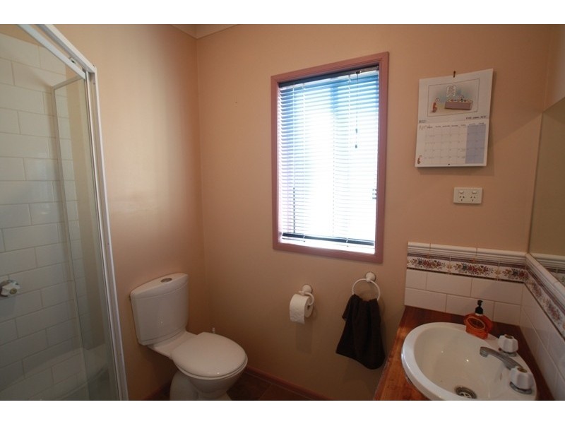 8 Sherman Crescent, Spring Gully VIC 3550