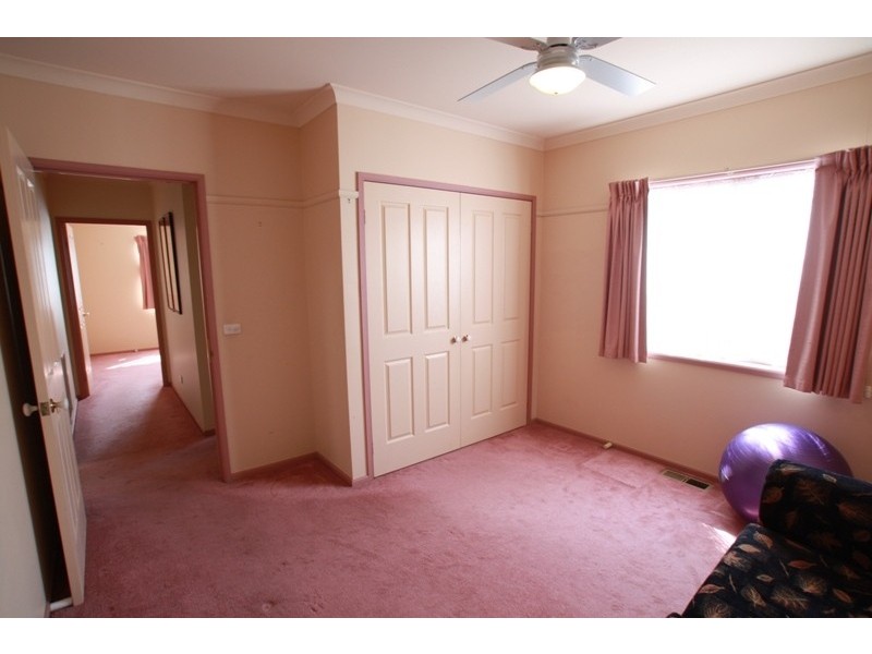 8 Sherman Crescent, Spring Gully VIC 3550