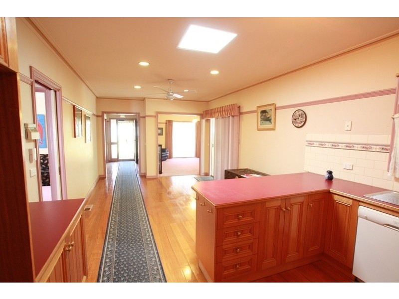 8 Sherman Crescent, Spring Gully VIC 3550