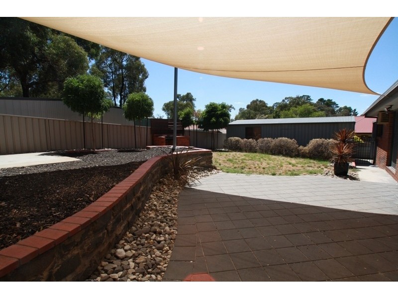 6 Kenny Court, Kangaroo Flat VIC 3555