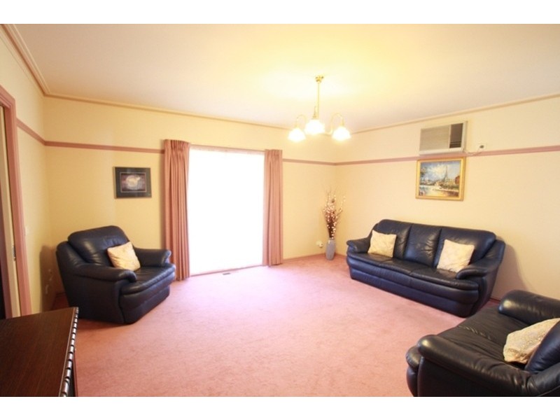 8 Sherman Crescent, Spring Gully VIC 3550