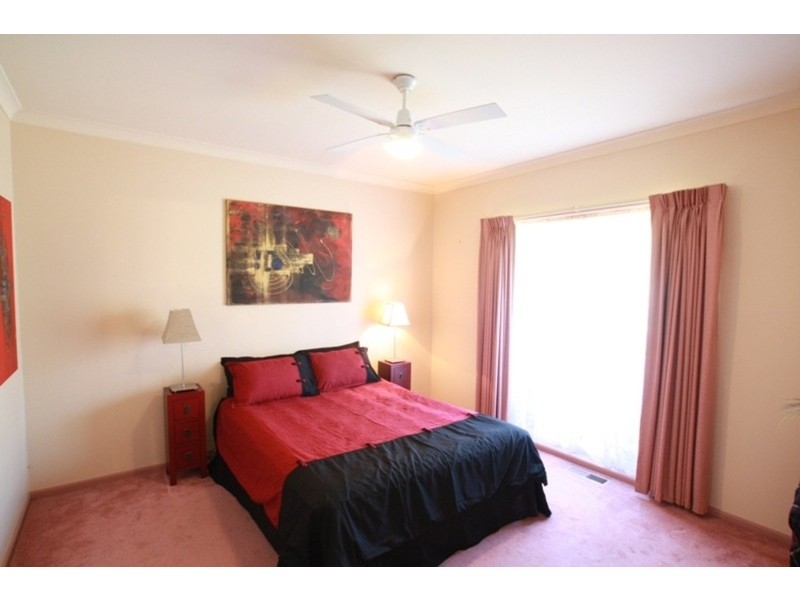 8 Sherman Crescent, Spring Gully VIC 3550