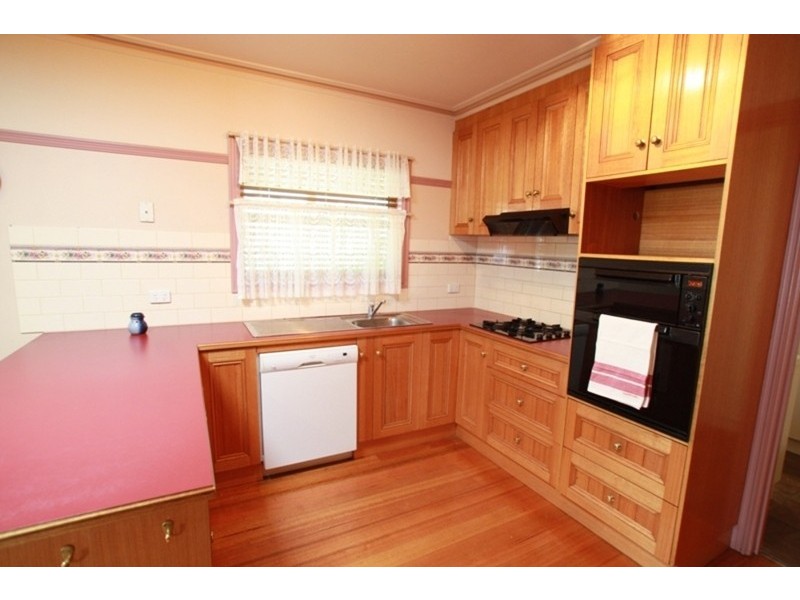 8 Sherman Crescent, Spring Gully VIC 3550