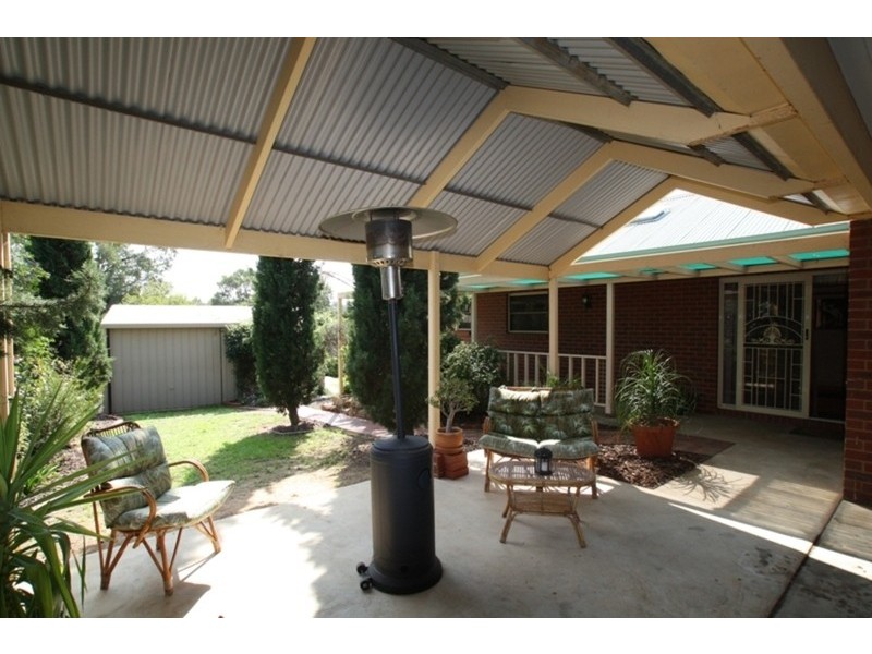 8 Sherman Crescent, Spring Gully VIC 3550