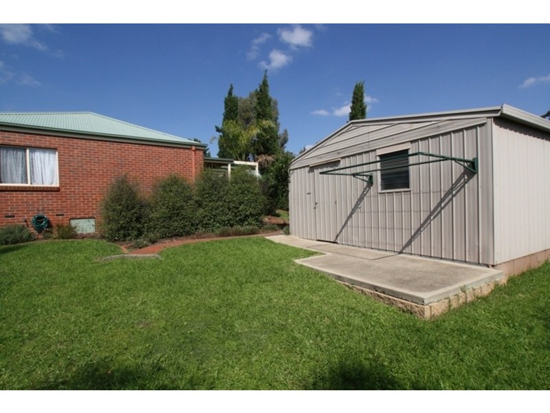 8 Sherman Crescent, Spring Gully VIC 3550