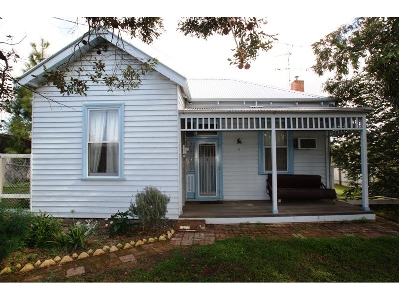 8 Smalley Street, California Gully VIC 3556