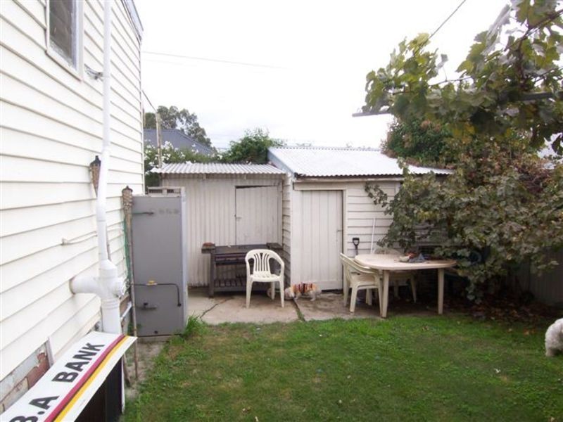 10 Hoskins Street, Quarry Hill VIC 3550