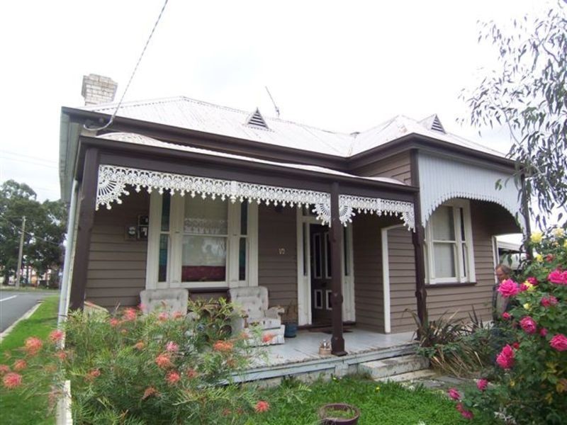 10 Hoskins Street, Quarry Hill VIC 3550