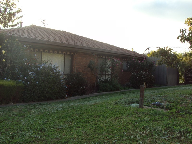 8 Jeffrey Avenue, Flora Hill VIC 3550